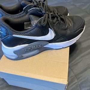 Womens black, white & grey size 10 Nike Air Max sneakers.